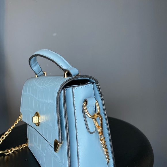 2-in-1 Blue Detachable Cross-Body Purse with Gold Chain/details | Red Interior - Picture 17 of 17